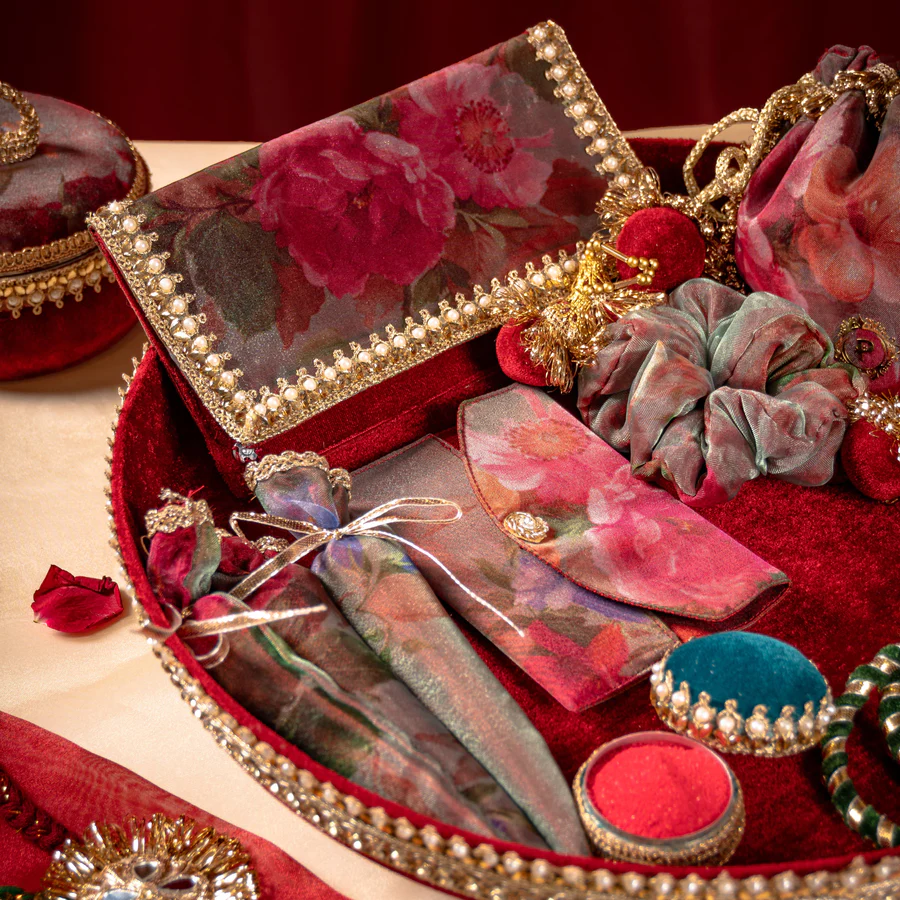 Surkh Teej Set view 2